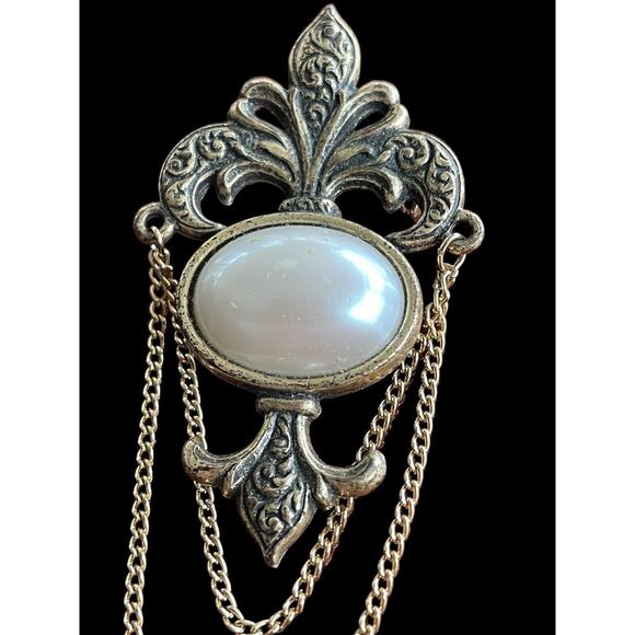 Bergere Gold Tone MOP Chatelaine Style Fleur de Lis Brooch Pin Signed - Picture 2 of 4